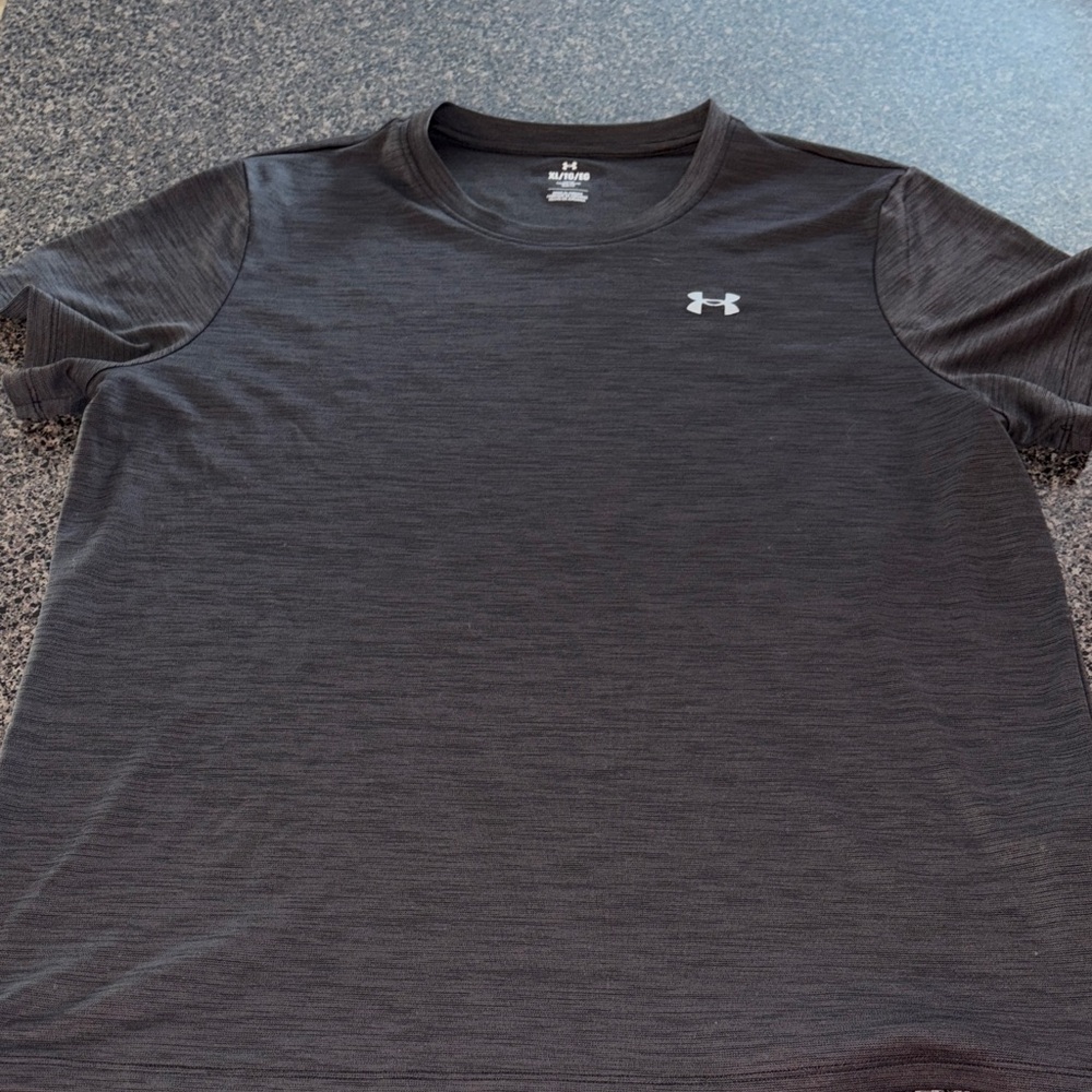 Under Armour Women’s Gray Performance Shirt
